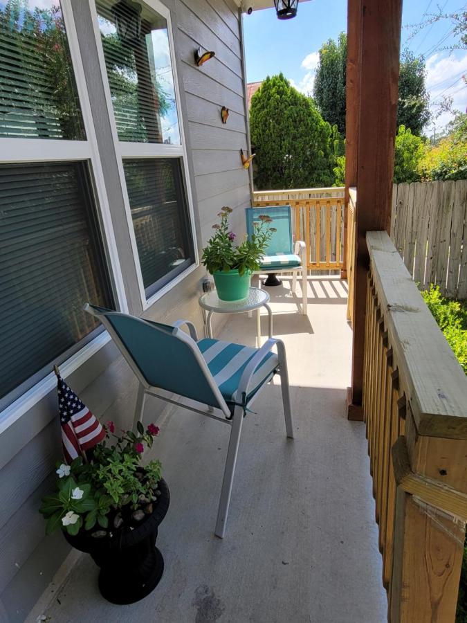 Spacious Townhouse Minutes From Downtown Sa. Hébergement de vacances