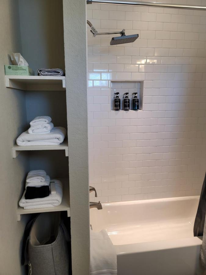 Spacious Townhouse Minutes From Downtown Sa. * San Antonio